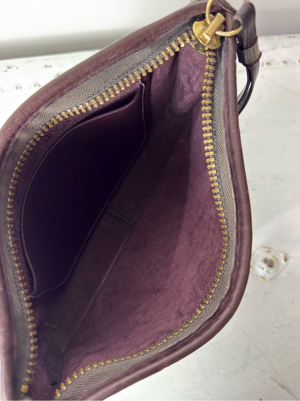 Vintage Coach Essential Basic Burgundy Crossbody Clutch Bag NYC 1970’s - Picture 13 of 13